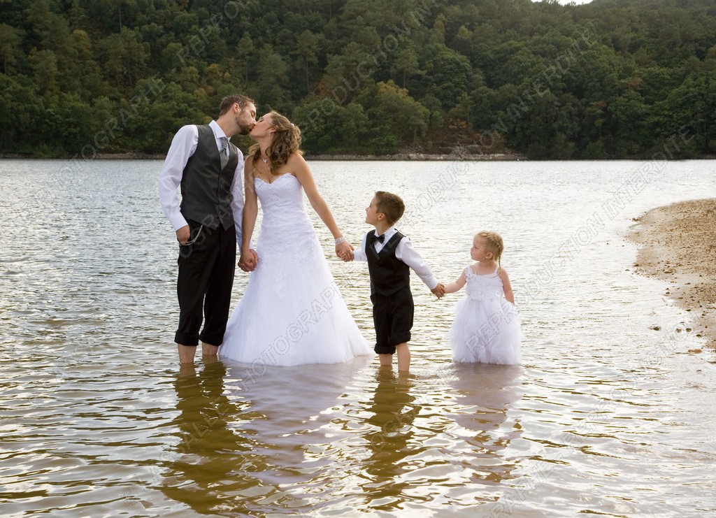 Mariés dans l'eau